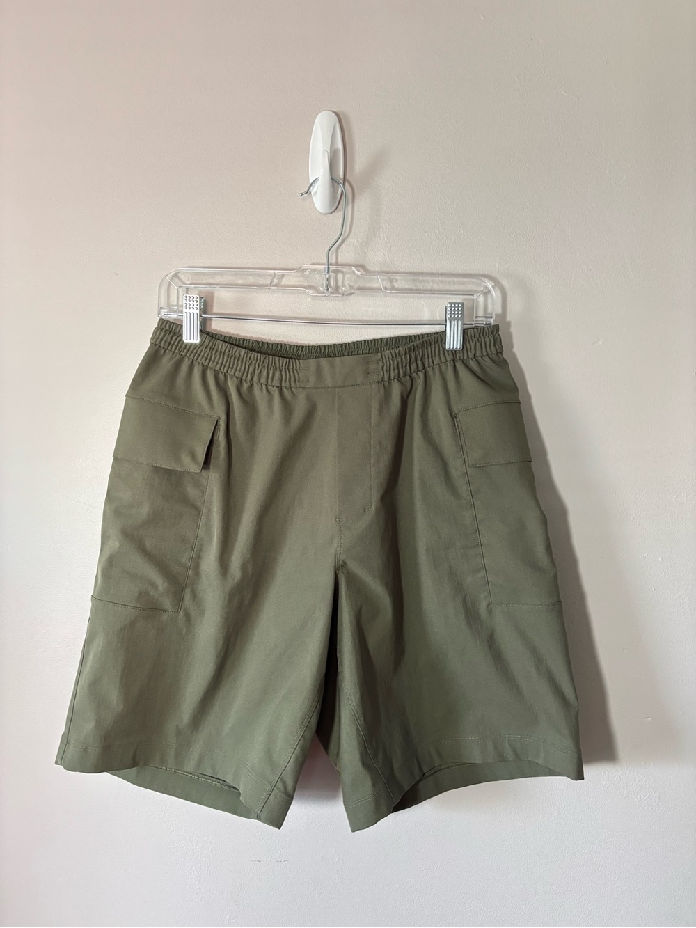 EUC Lululemon Men's Olive Versa Twill Cargo Shorts, Size M